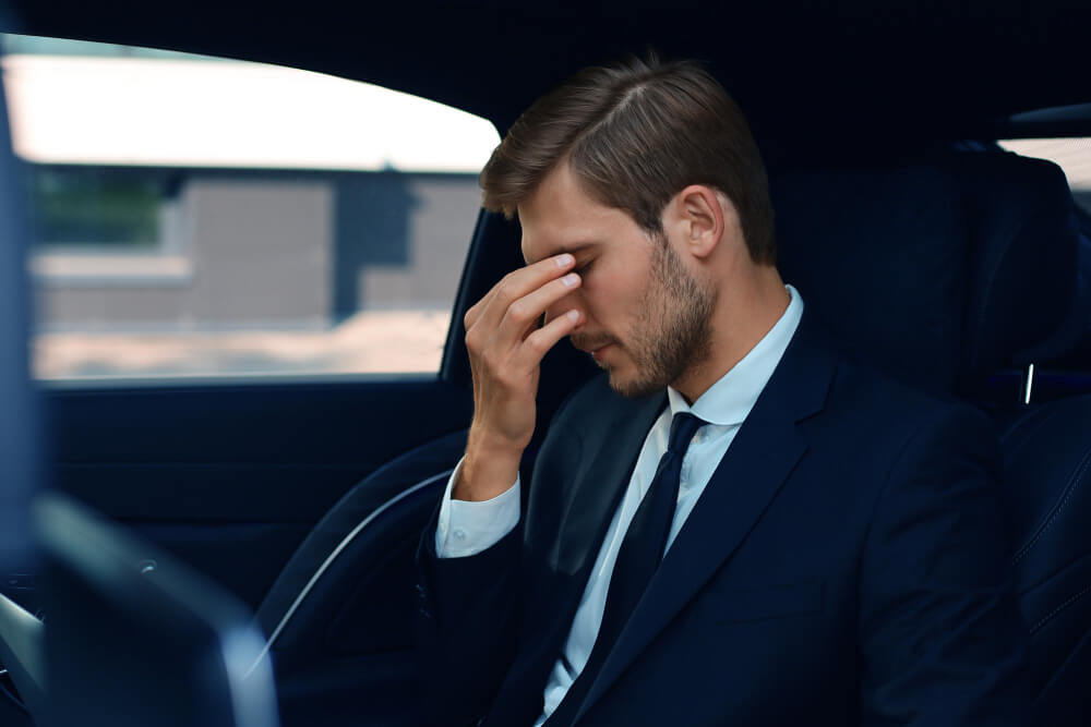 הפרדוקס של המצליחנים: למה דווקא אנשים שמרוויחים הרבה מרגישים שהם כל הזמן במרדף